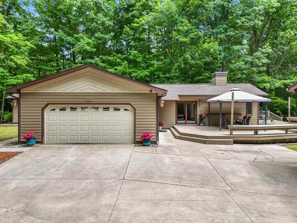 712 N South Long Lake, Traverse City, MI 49685