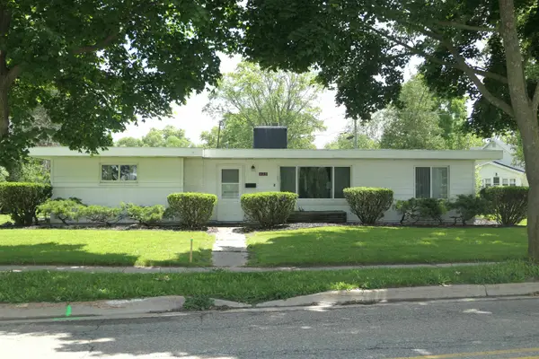 135 Riverside, Alma, MI 48801