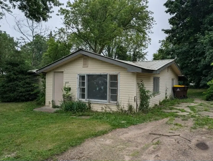 225 Valley, Alma, MI 48801 - #2