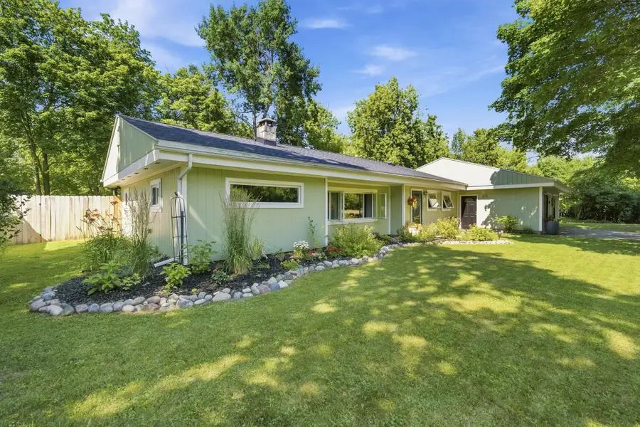 10581 E Grandview, Greilickville, MI 49684 - #2