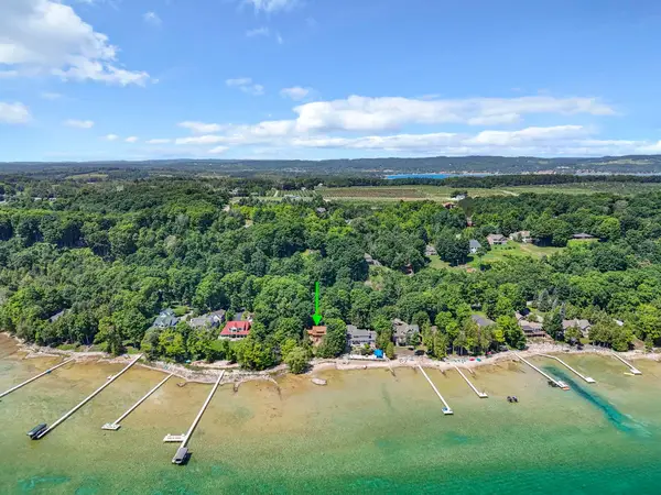 1275 S Nanagosa, Suttons Bay, MI 49682