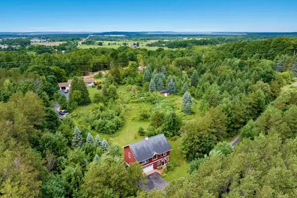 910 Rusch View, Traverse City, MI 49696