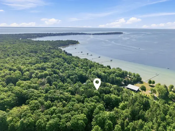 12820 N Northport Point, Northport, MI 49670