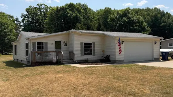 1022 Duquesa, Lake Isabella, MI 48893