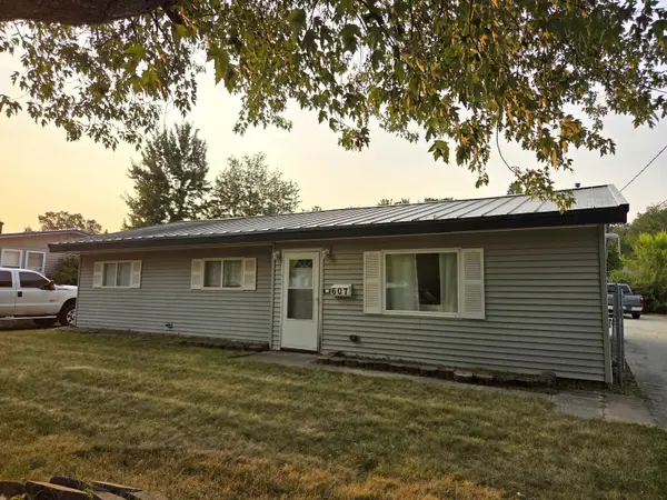 607 Cottage, Clare, MI 48617
