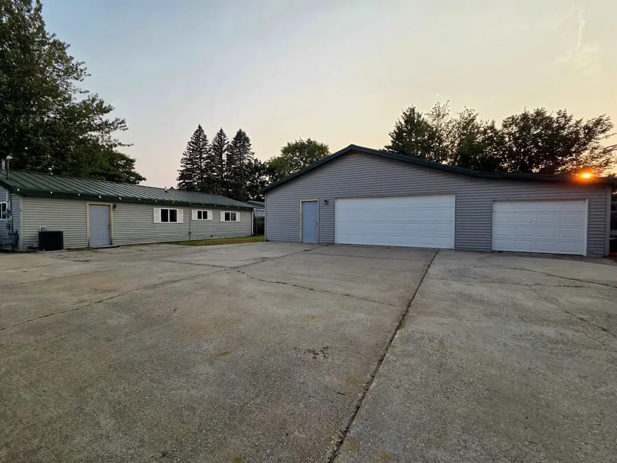 607 Cottage, Clare, MI 48617 - #2