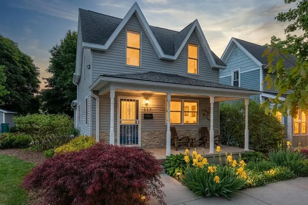 112 W Lincoln, Charlevoix, MI 49720 - #1