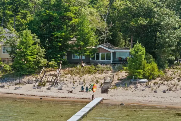 10892 Lakeshore, Williamsburg, MI 49690