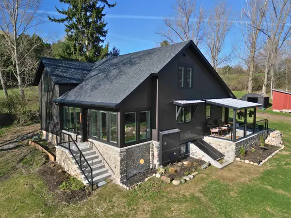 2768 S Center, Suttons Bay, MI 49682