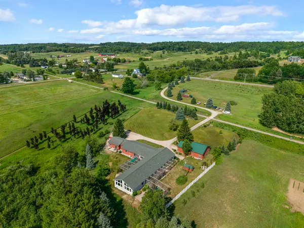 9390 S Lake Leelanau, Traverse City, MI 49684