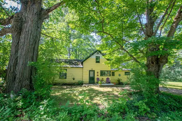 1304 S Richter, Suttons Bay, MI 49682