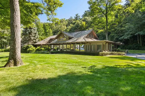 7200 Peninsula, Traverse City, MI 49686