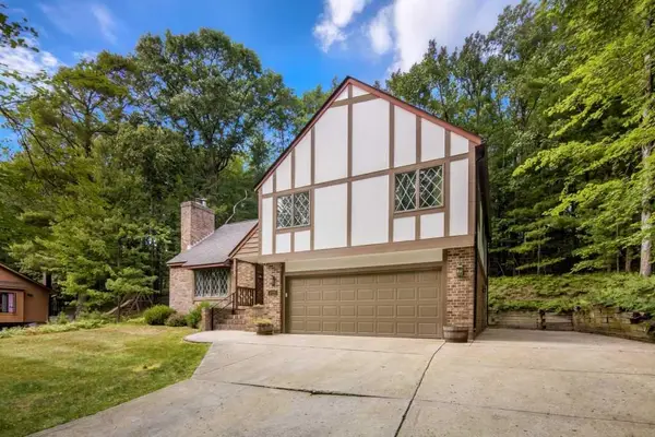 3706 Holiday View, Traverse City, MI 49686