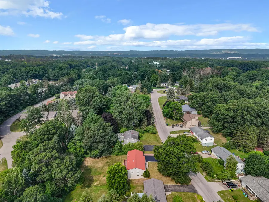 1101 Knoll Crest, Traverse City, MI 49686 - #2