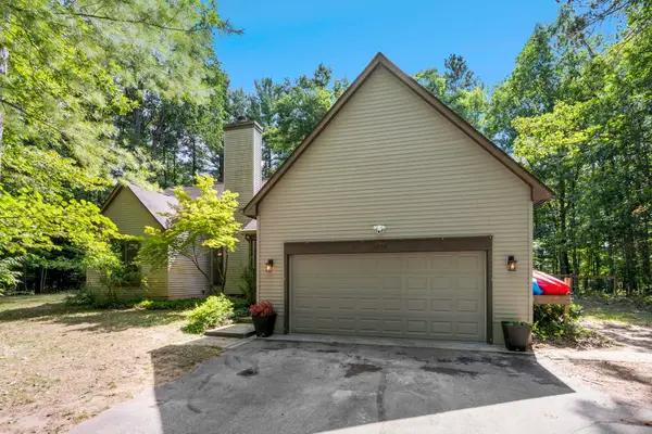 5522 Trager, Traverse City, MI 49696