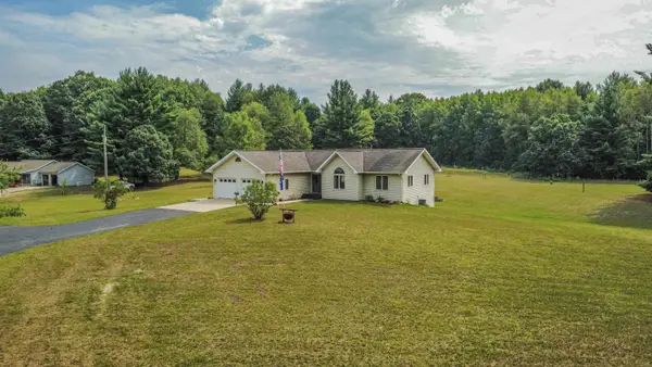 10859 W Blanchard, Blanchard, MI 49310