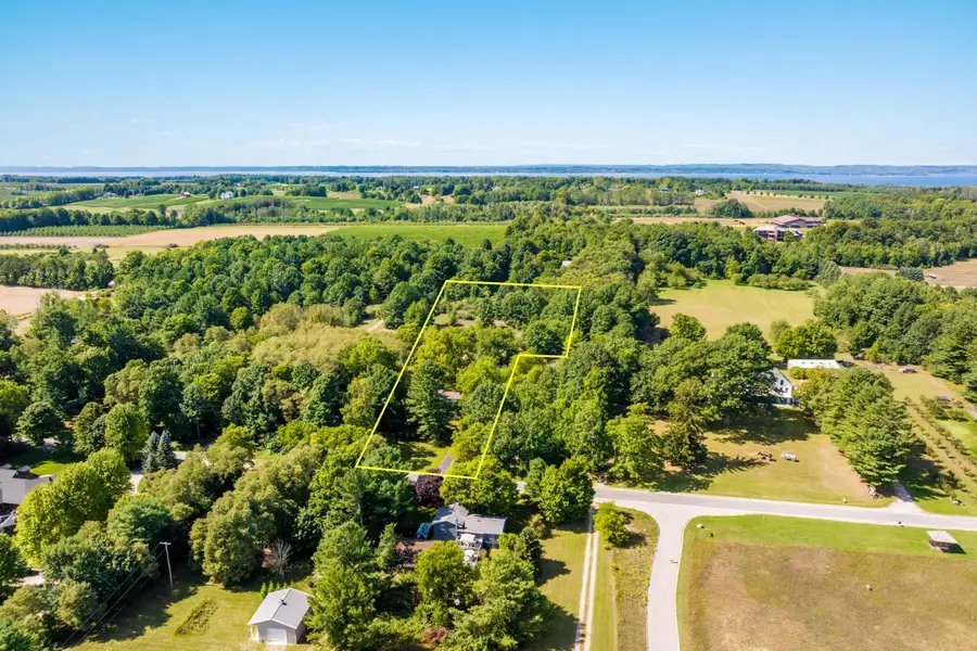 18529 Mission, Traverse City, MI 49686 - #2