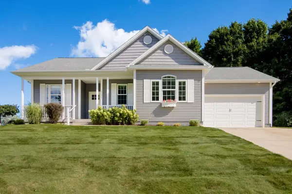 3194 Heritage Park, Traverse City, MI 49685