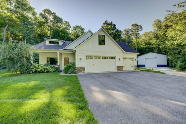 359 W Valley, Maple City, MI 49664