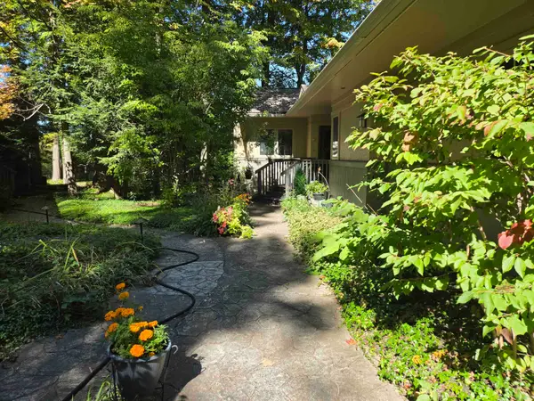 12055 S Woodwinds, Traverse City, MI 49684