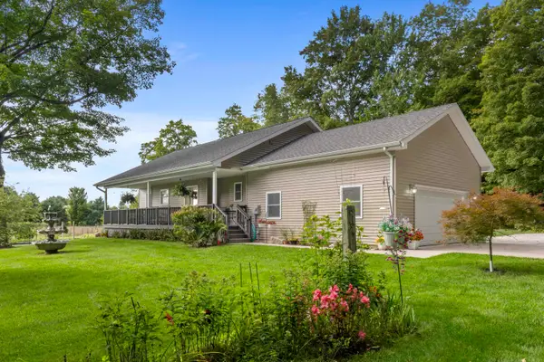 7686 Indian Hill, Honor, MI 49640