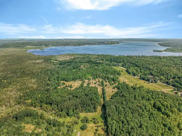 00 S Weisler, Traverse City, MI 49684