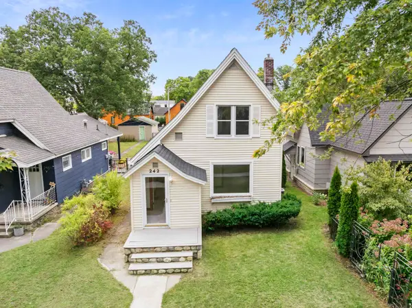242 E Tenth, Traverse City, MI 49684