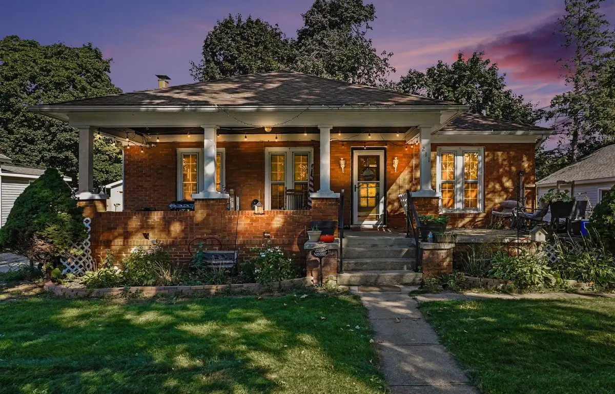 211 E Sixth, Clare, MI 48617 - #1