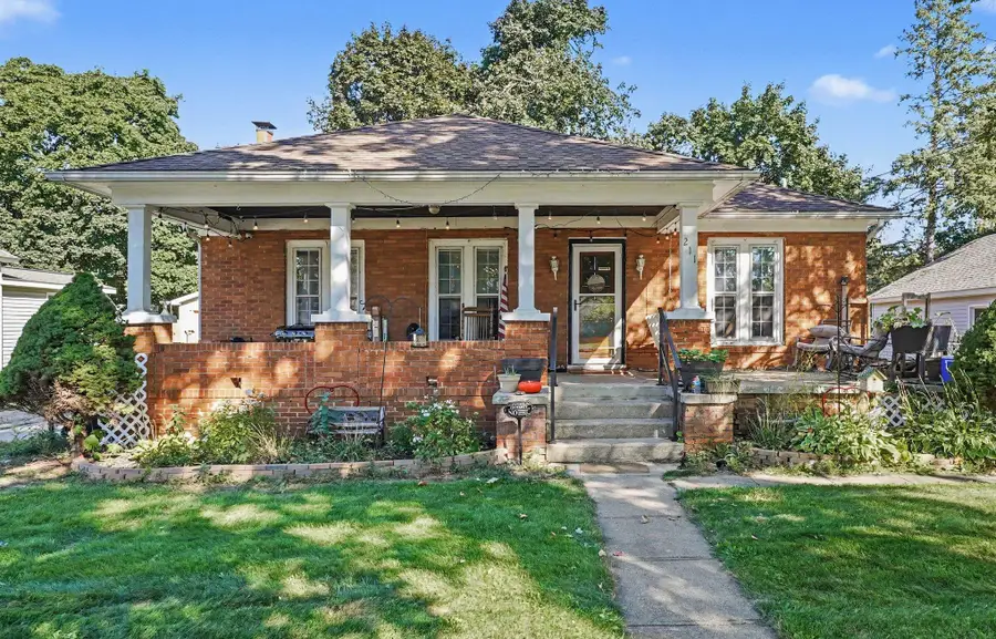 211 E Sixth, Clare, MI 48617 - #2