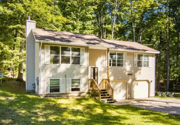 18781 Lakewood, Lake Ann, MI 49650