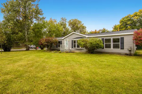 10995 Stacey, Honor, MI 49640