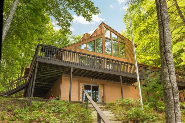 10 Island View, Traverse City, MI 49696