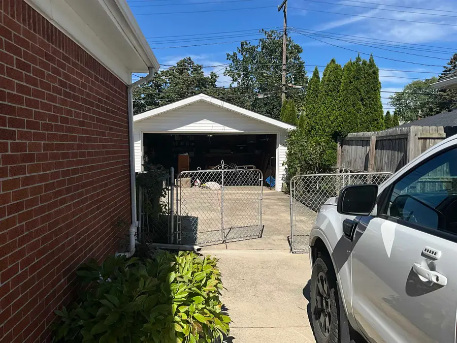 22501 Visnaw, Saint Clair Shores, MI 48081 - #2