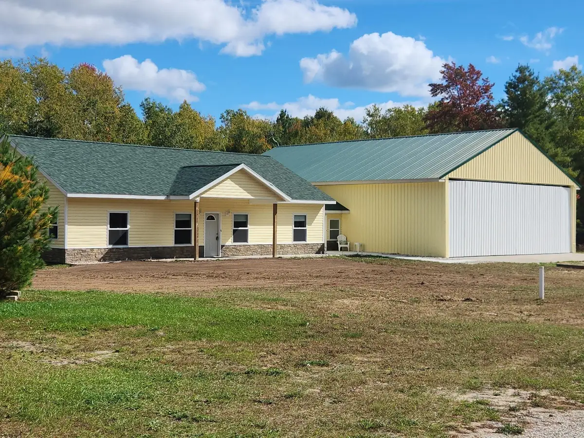 1425 S Taxiway Charlie, Lake City, MI 49651 - #1