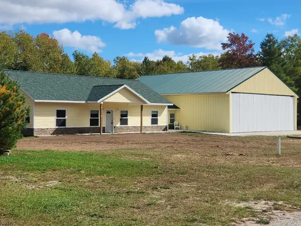 1425 S Taxiway Charlie, Lake City, MI 49651