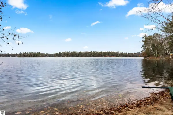 4411 Lakeview, Traverse City, MI 49696