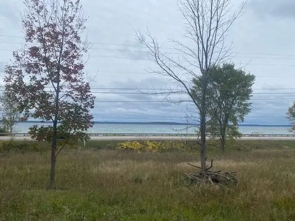 5382 SW Bayshore, Suttons Bay, MI 49682
