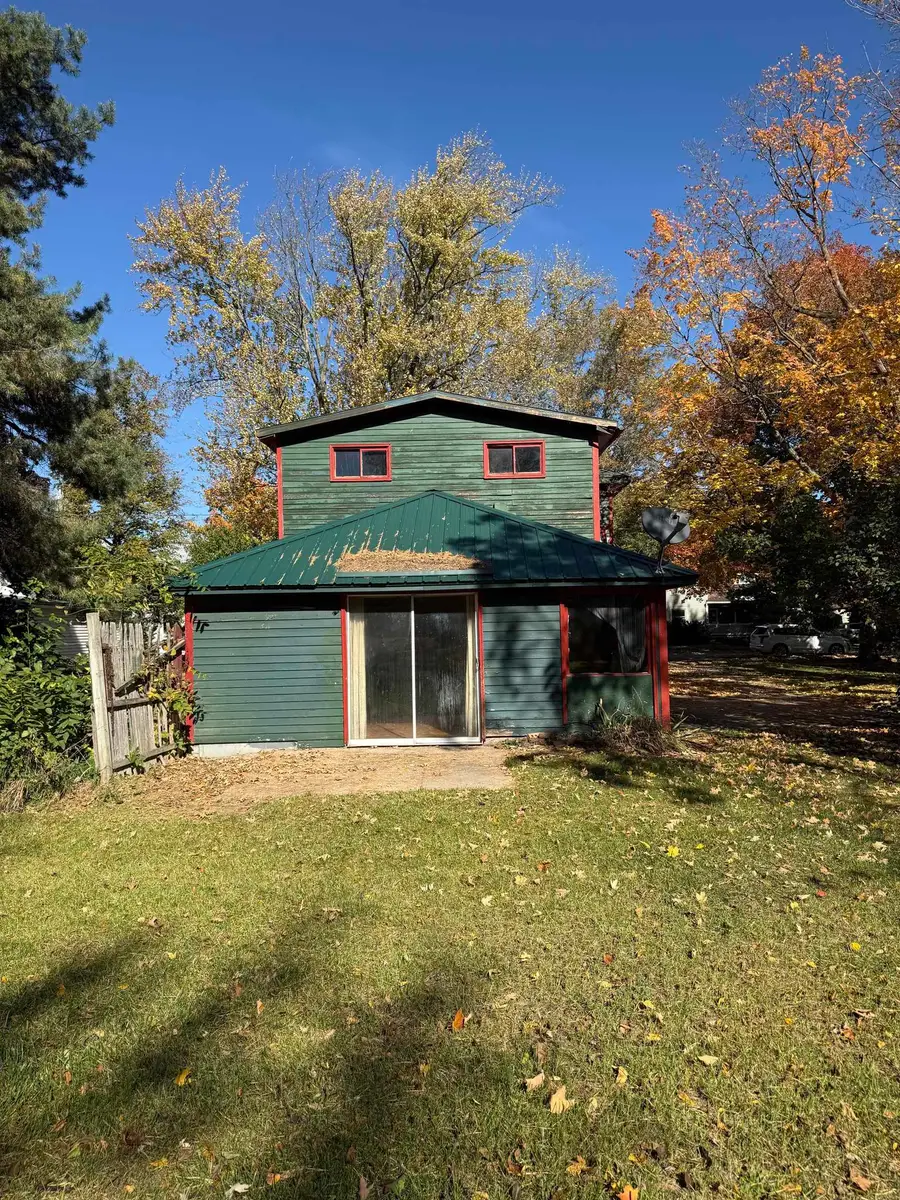 315 W Hall, Shepherd, MI 48883 - #2