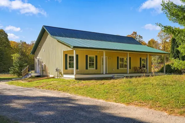 237 W Century, Maple City, MI 49664