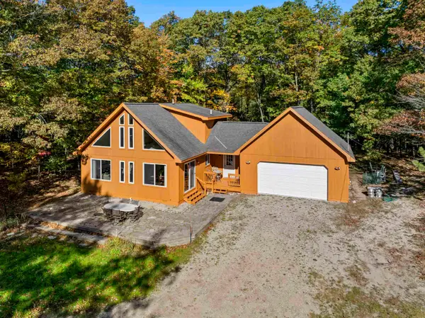 6570 Edgewater, Honor, MI 49640