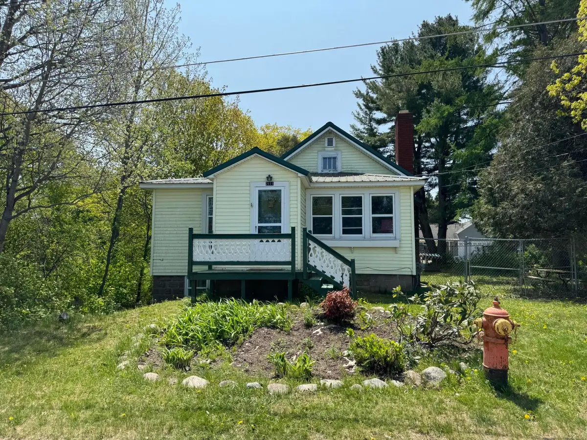 2111 W 3rd, Sault Ste Marie, MI 49783 - #1