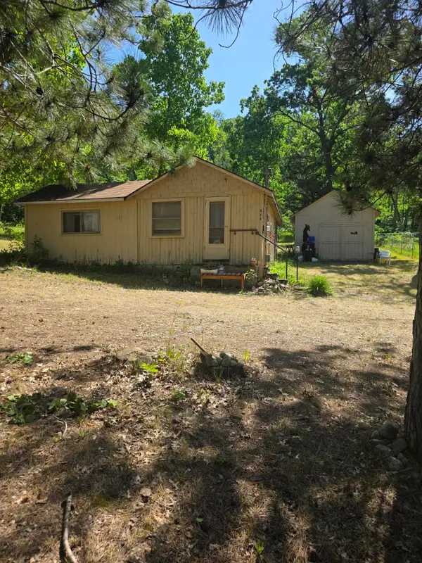 511 Eola Rd Road, Harrison, MI 48625