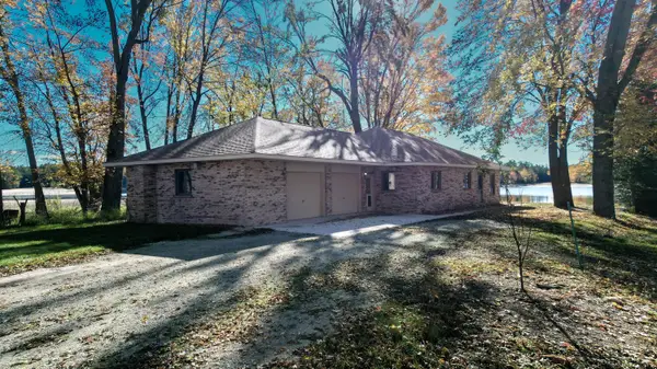 13199 N Shore Drive, Millersburg, MI 49759