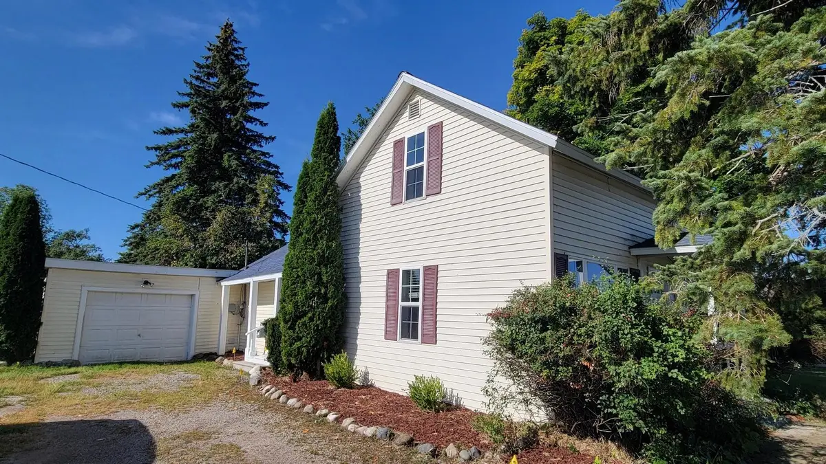 172 E Lincoln Avenue, Cheboygan, MI 49721 - Image #1