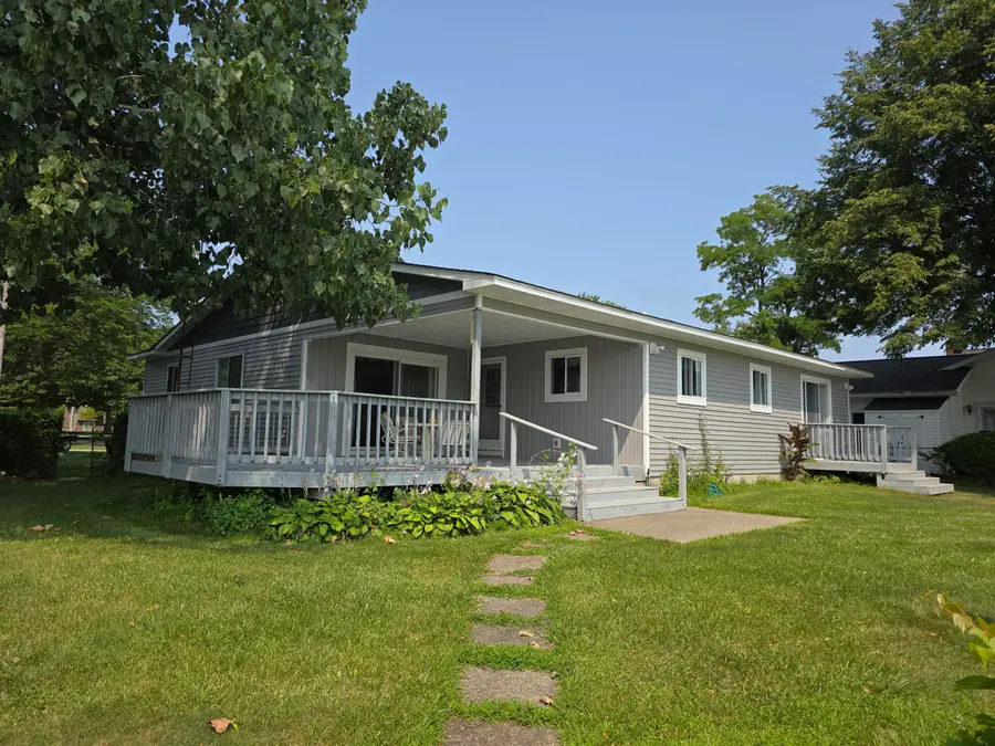 810 Holly Bush Court, Holly, MI 48442 - Image #2