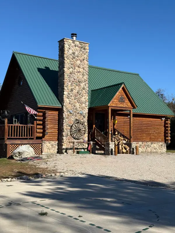 564 Wildwood Trail, Vanderbilt, MI 49795