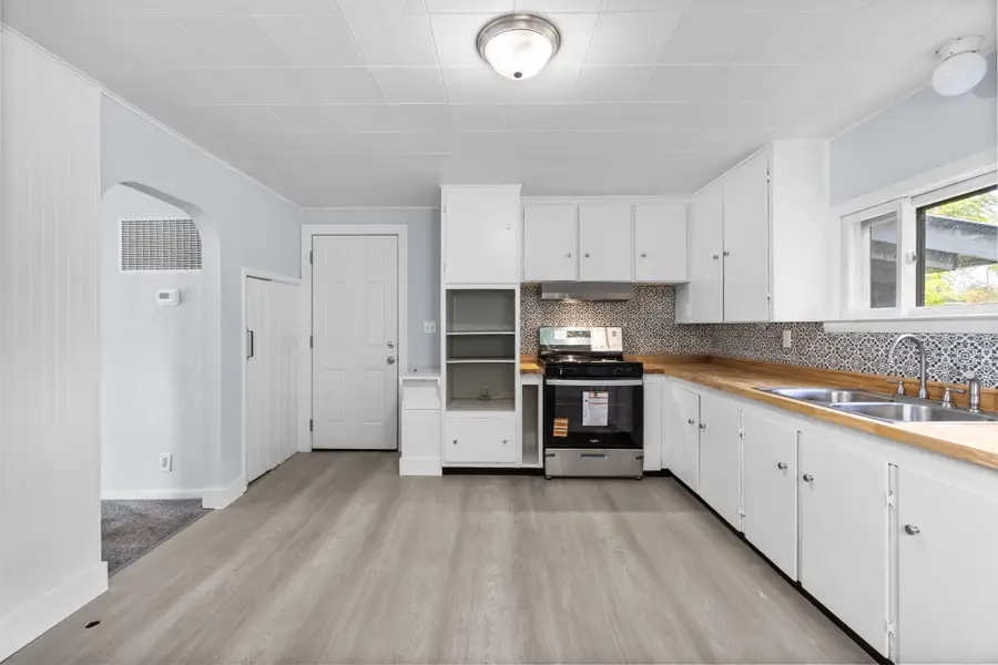 806 Division Street, Cheboygan, MI 49721 - Image #2