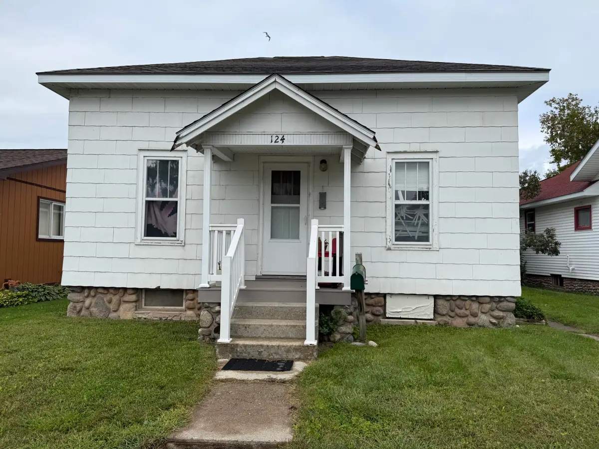 124 S B Street, Cheboygan, MI 49721 - Image #1