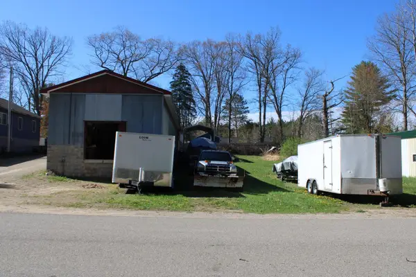 317 Cherry Street, Houghton Lake, MI 48629