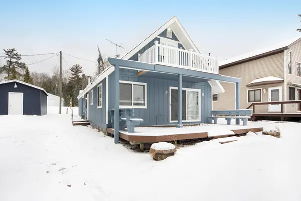 939 Stratford Lane, Indian River, MI 49749